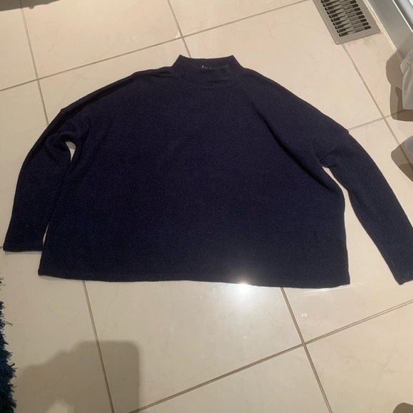H&M Turtleneck Sweater - Picture 1 of 2